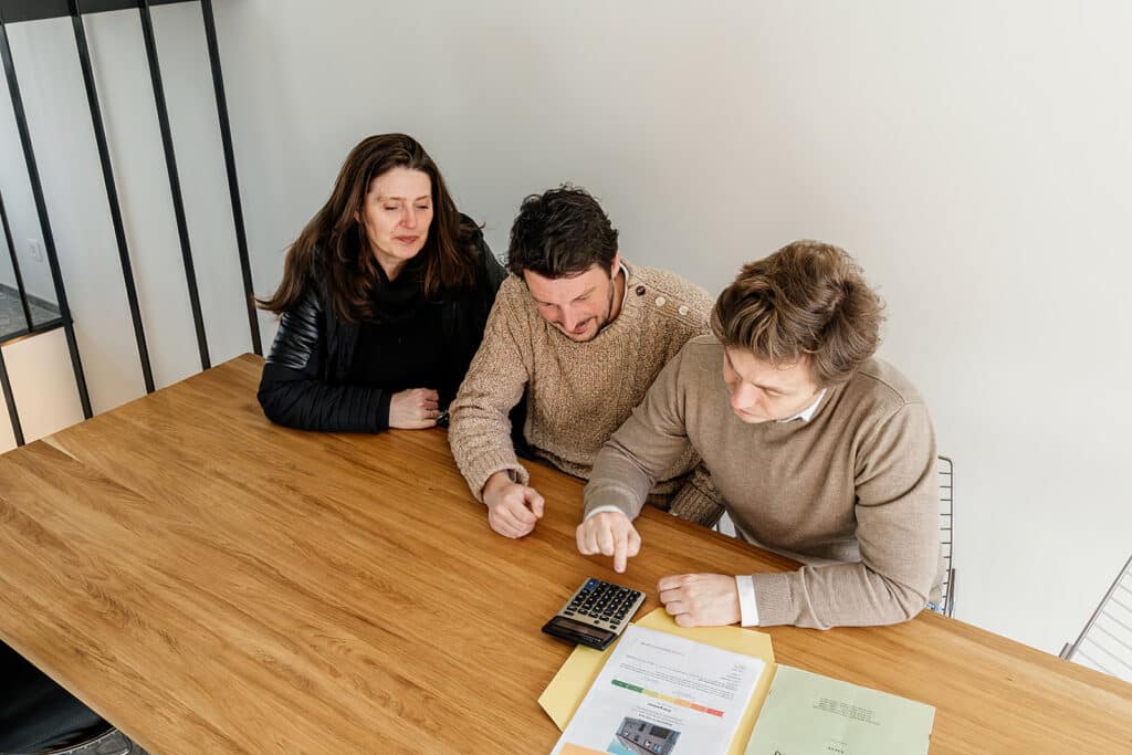 Huis verkoopkosten aan het berekenen