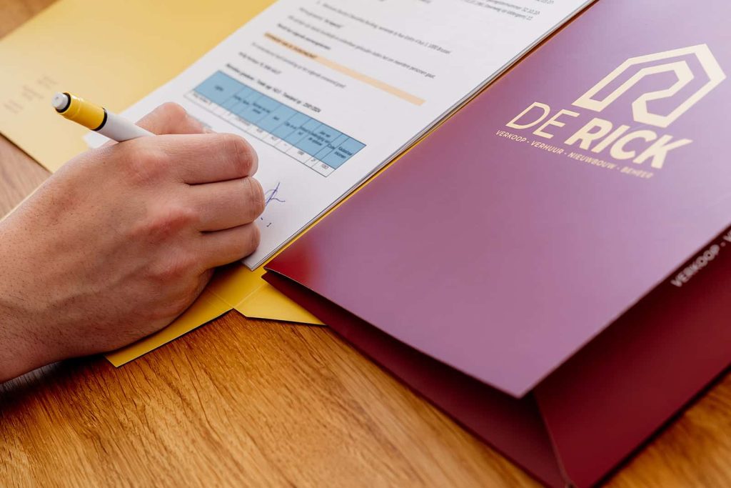Ondertekening van aankoopdocumenten nadat budget en hypothecaire lening zijn vastgelegd